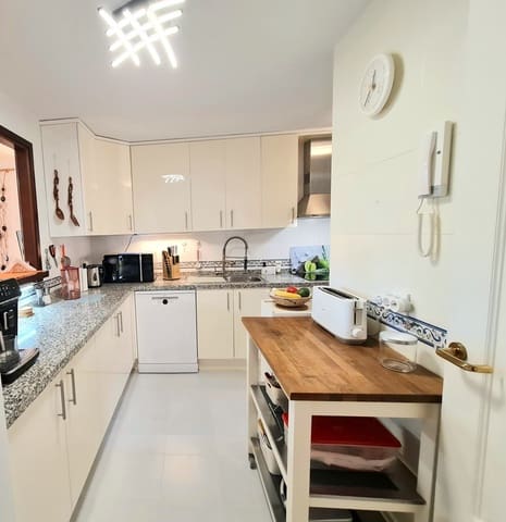 Apartamento de 2 habitaciones en La Duquesa / Puerto de la Duquesa, Manilva en venta con piscina garaje - 295.000 € (Ref: 9806742)