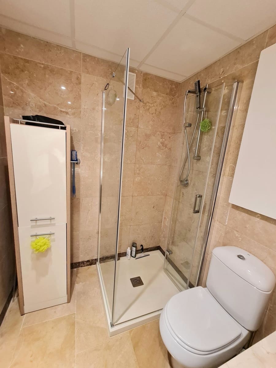 Apartamento de 2 habitaciones en La Duquesa / Puerto de la Duquesa en venta con piscina garaje - 295.000 € (Ref: 9806742)