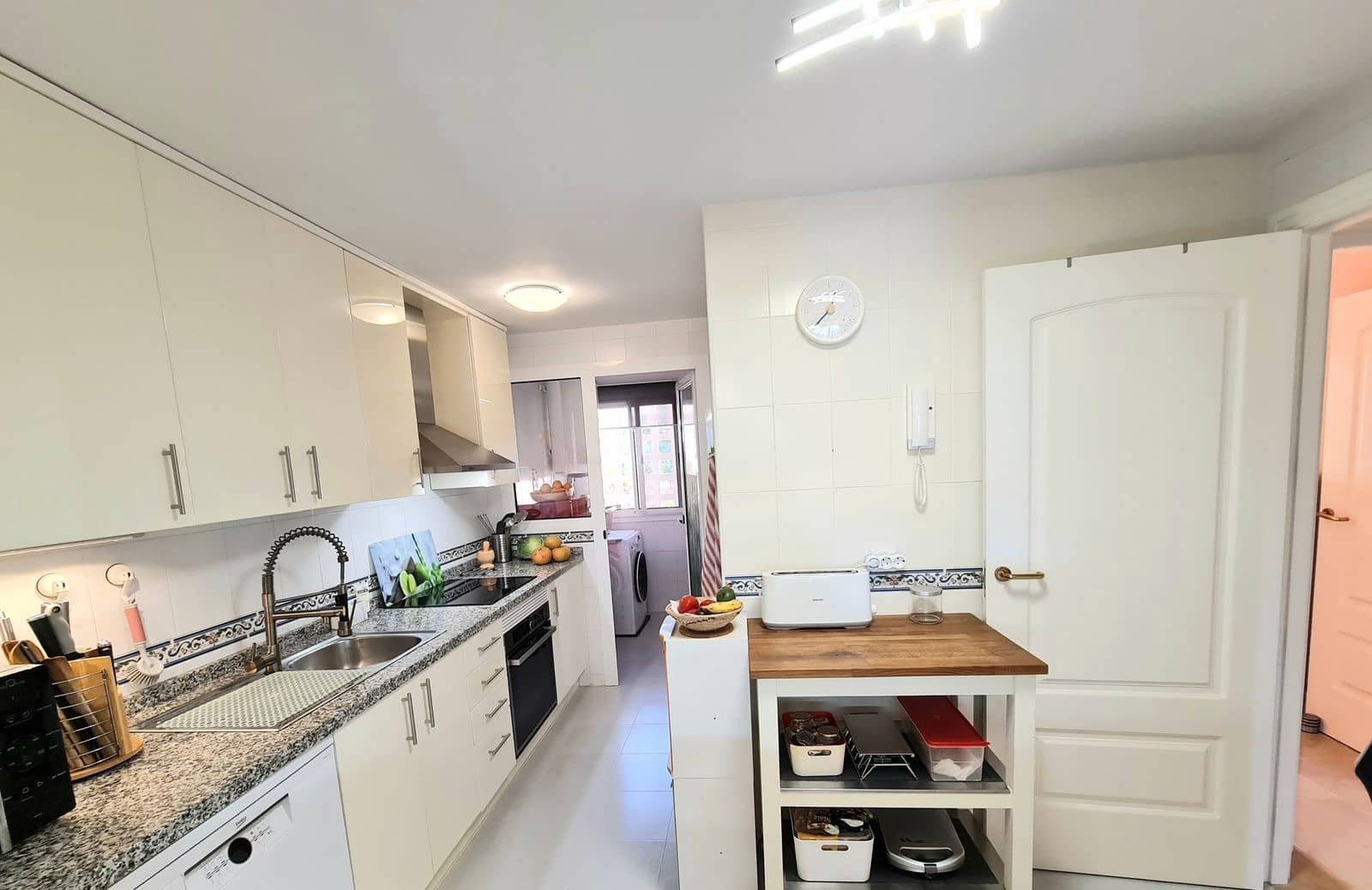 Apartamento de 2 habitaciones en La Duquesa / Puerto de la Duquesa en venta con piscina garaje - 295.000 € (Ref: 9806742)