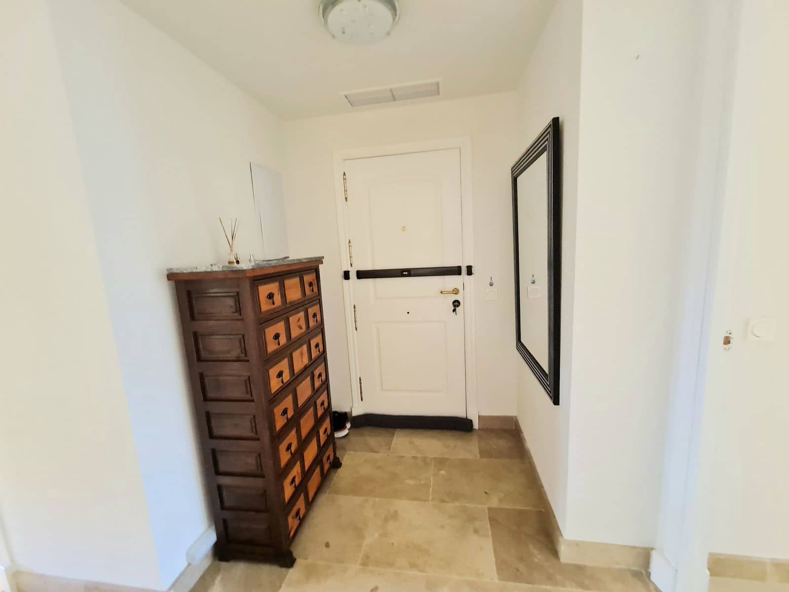 Apartamento de 2 habitaciones en La Duquesa / Puerto de la Duquesa en venta con piscina garaje - 295.000 € (Ref: 9806742)