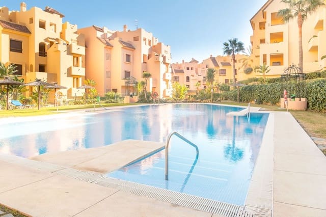 Apartamento de 2 habitaciones en La Duquesa / Puerto de la Duquesa, Manilva en venta con piscina garaje - 295.000 € (Ref: 9806742)