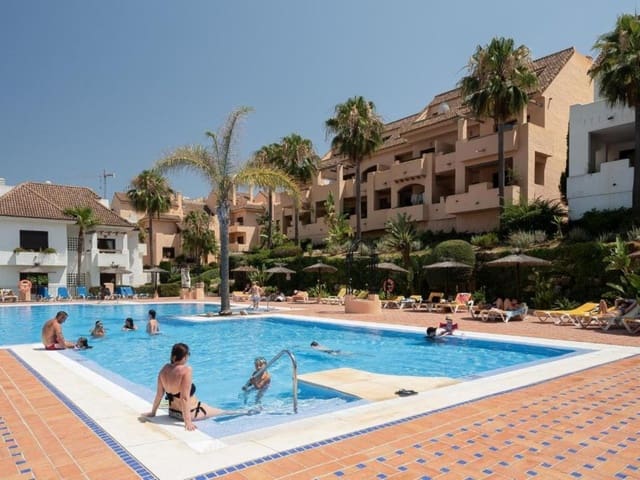 Apartamento de 2 habitaciones en La Duquesa / Puerto de la Duquesa, Manilva en venta con piscina garaje - 295.000 € (Ref: 9806742)