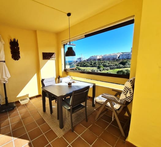 Apartamento de 2 habitaciones en La Duquesa / Puerto de la Duquesa, Manilva en venta con piscina garaje - 295.000 € (Ref: 9806742)