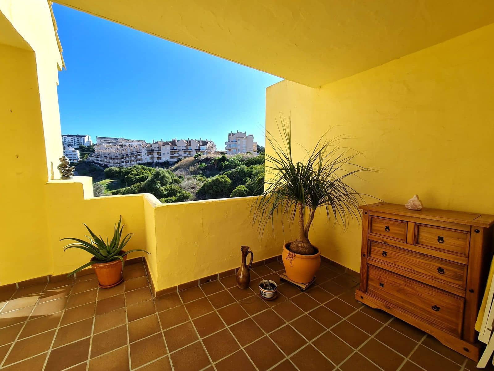 Apartamento de 2 habitaciones en La Duquesa / Puerto de la Duquesa en venta con piscina garaje - 295.000 € (Ref: 9806742)