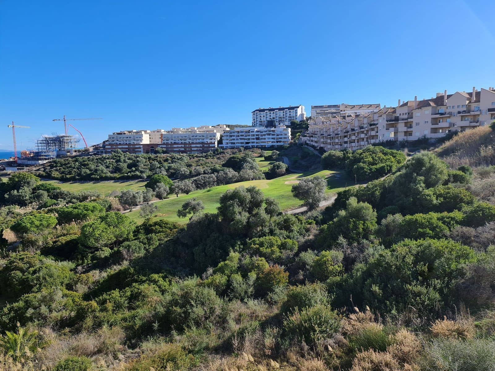 Apartamento de 2 habitaciones en La Duquesa / Puerto de la Duquesa en venta con piscina garaje - 295.000 € (Ref: 9806742)