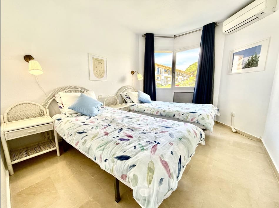 3 slaapkamer Penthouse te koop in Calahonda met zwembad - € 439.000 (Ref: 9806745)