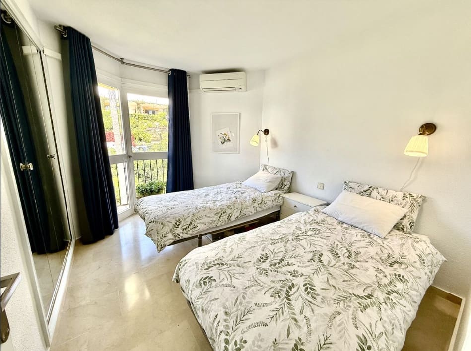 3 slaapkamer Penthouse te koop in Calahonda met zwembad - € 439.000 (Ref: 9806745)