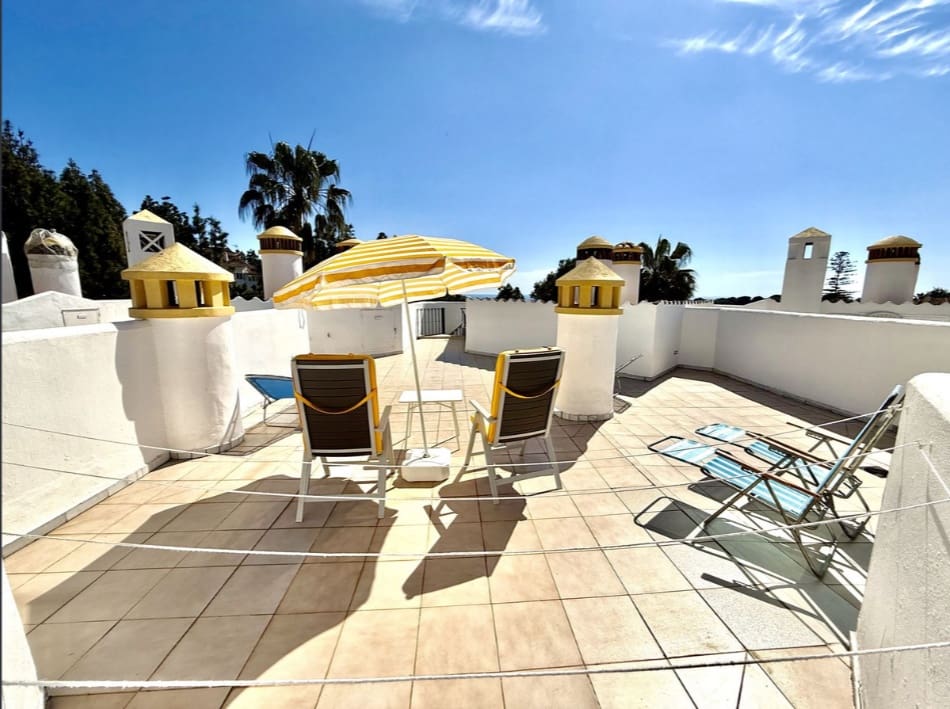 3 slaapkamer Penthouse te koop in Calahonda met zwembad - € 439.000 (Ref: 9806745)