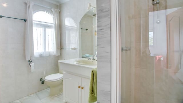 2 makuuhuone Huoneisto myytävänä paikassa El Chaparral, Málaga kaupunki - 385 000 € (Ref: 9807048)