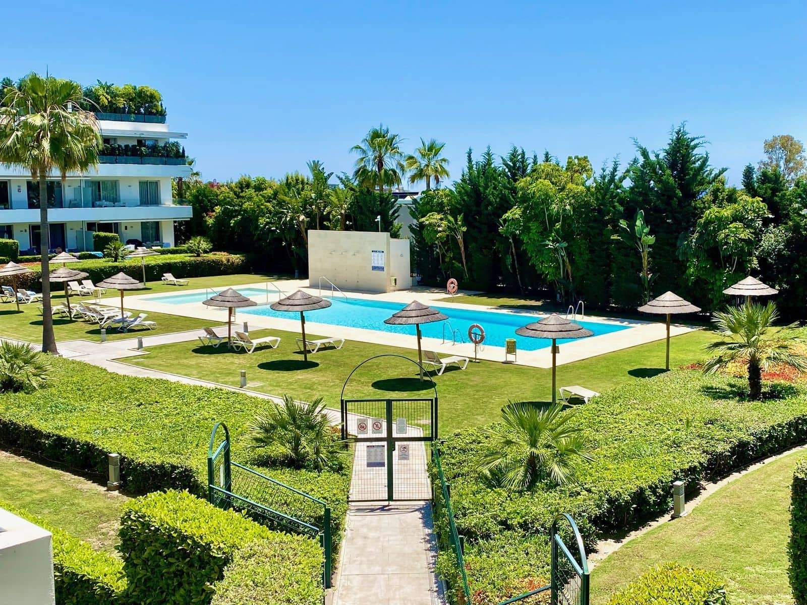 3 Zimmer Apartment zu verkaufen in Estepona mit Pool - 470.000 € (Ref: 9808592)