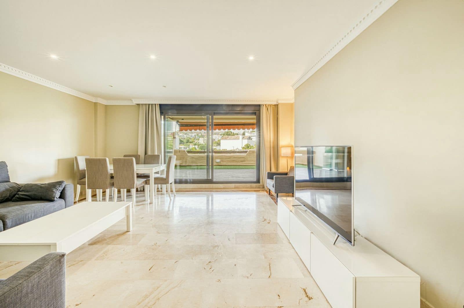 2 sovrum Lägenhet till salu i Benahavis med pool garage - 435 000 € (Ref: 9808602)