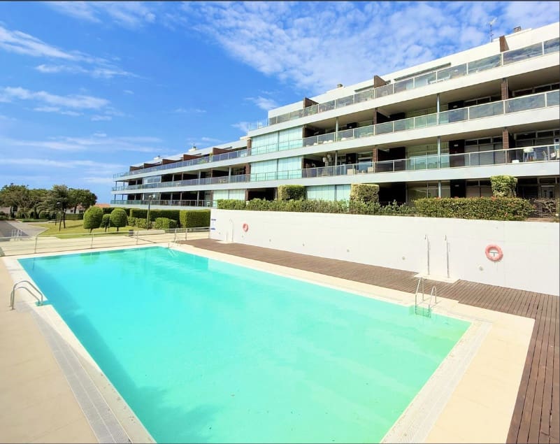 Apartamento de 3 habitaciones en La Duquesa / Puerto de la Duquesa en venta con piscina garaje - 398.000 € (Ref: 9808927)