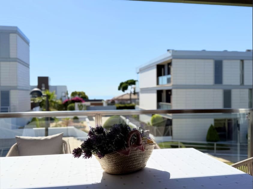 Apartamento de 3 habitaciones en La Duquesa / Puerto de la Duquesa en venta con piscina garaje - 398.000 € (Ref: 9808927)