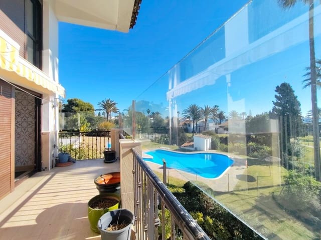 4 bedroom Penthouse for sale in Estepona with pool - € 410,000 (Ref: 9809055)