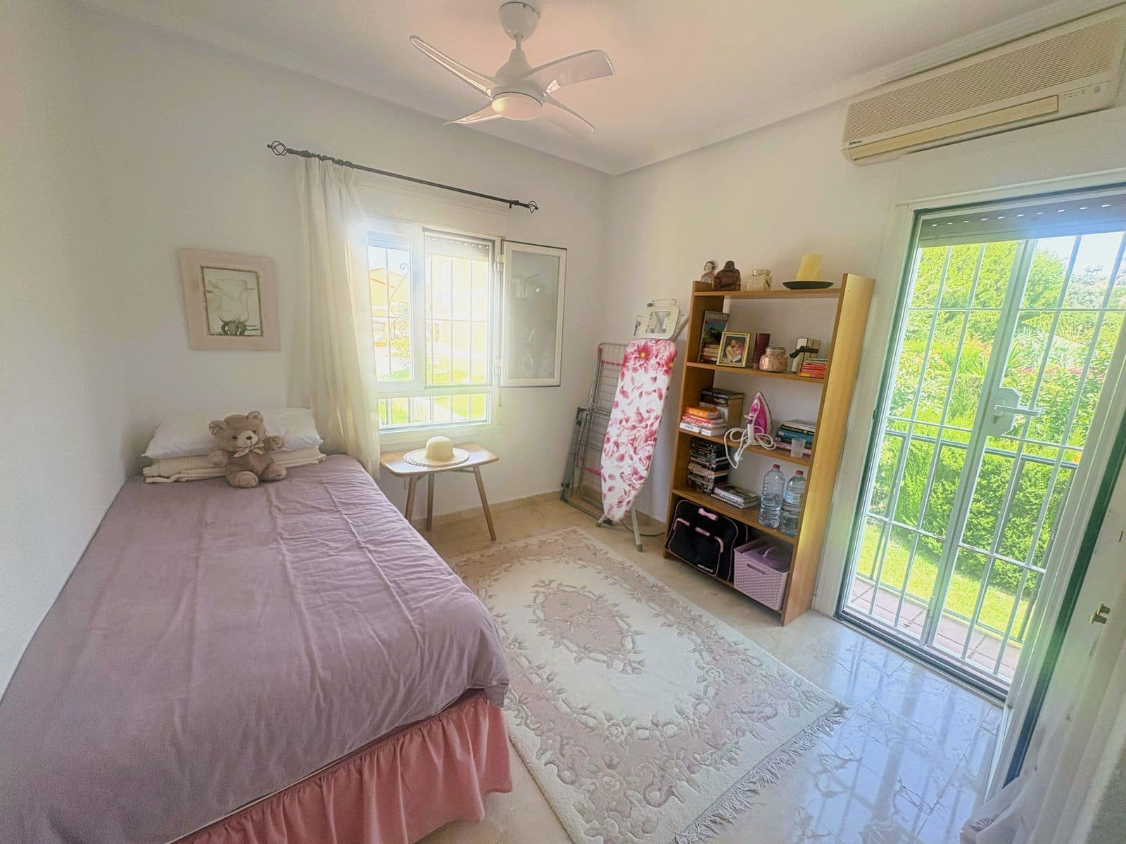 3 slaapkamer Huis te koop in La Duquesa / Puerto de la Duquesa met zwembad - € 385.000 (Ref: 9809060)