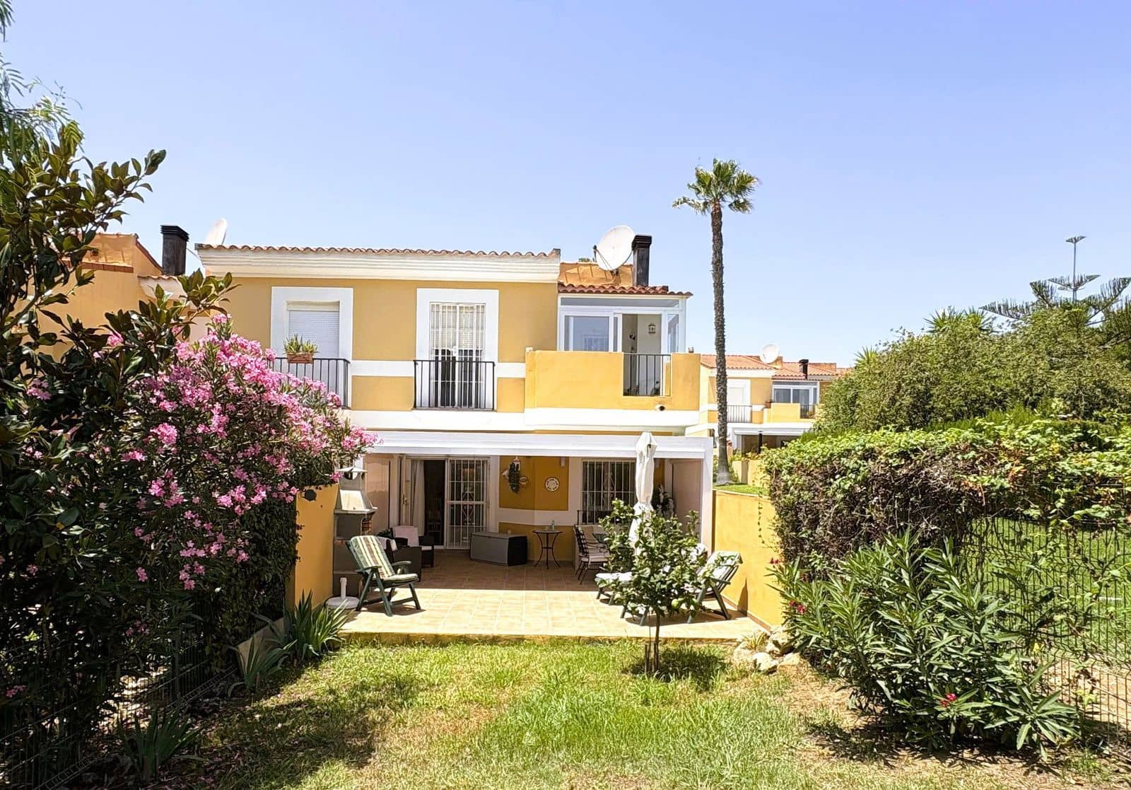 3 slaapkamer Huis te koop in La Duquesa / Puerto de la Duquesa met zwembad - € 385.000 (Ref: 9809060)