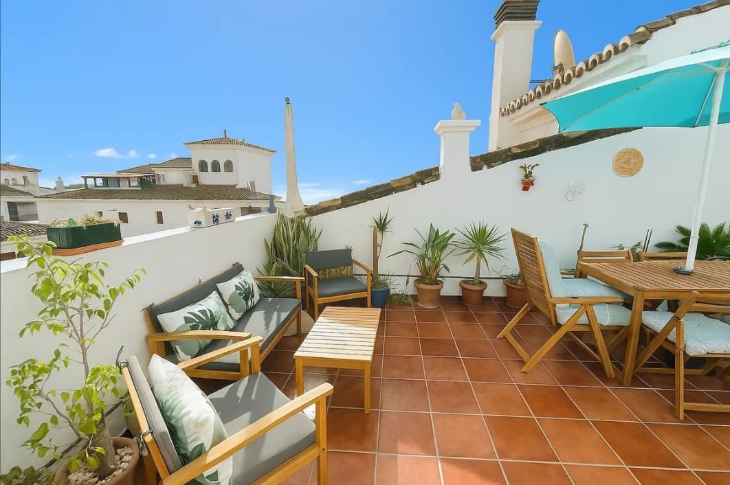 2 quarto Penthouse para venda em La Duquesa / Puerto de la Duquesa - 330 000 € (Ref: 9809343)