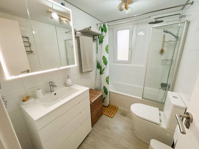 2 quarto Penthouse para venda em La Duquesa / Puerto de la Duquesa, Manilva - 330 000 € (Ref: 9809343)