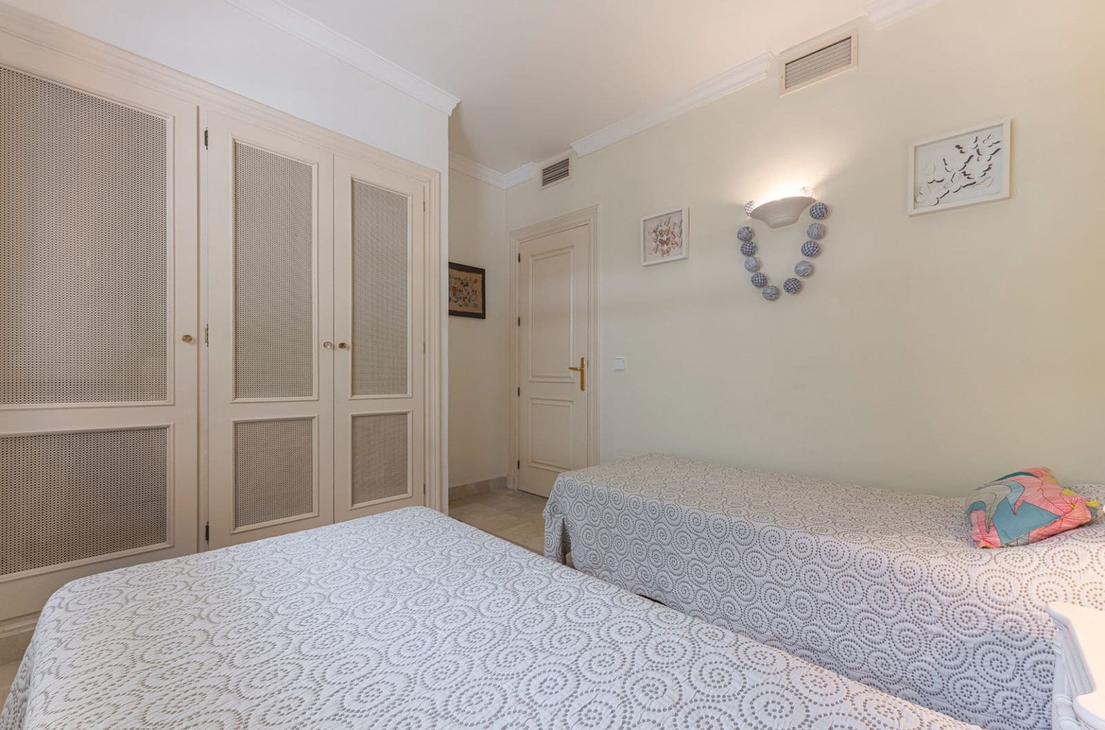 2 sovrum Lägenhet till salu i Nueva Andalucia med pool - 425 000 € (Ref: 9809347)