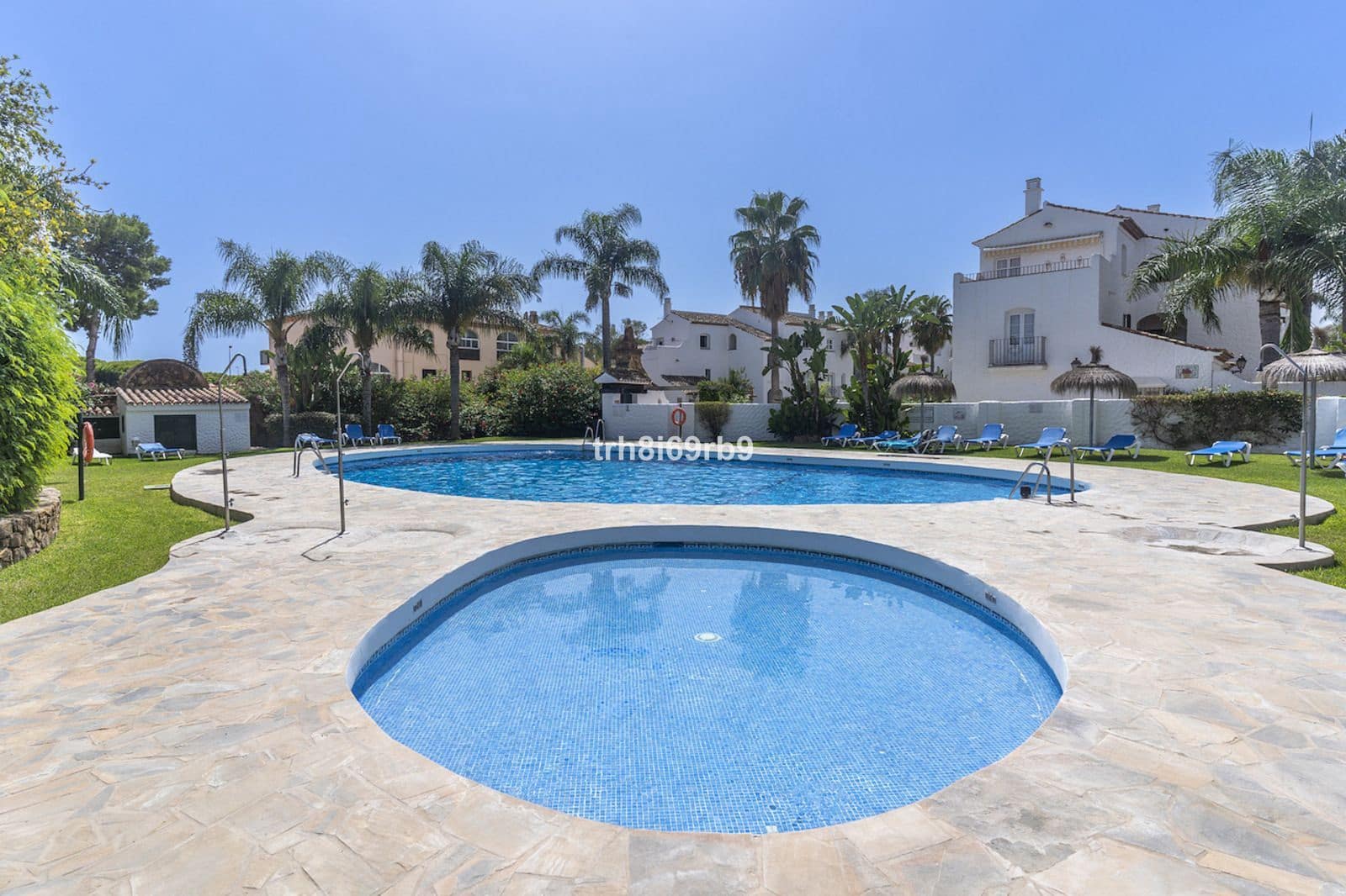 2 chambre Appartement à vendre à Estepona avec piscine - 285 000 € (Ref: 9809348)