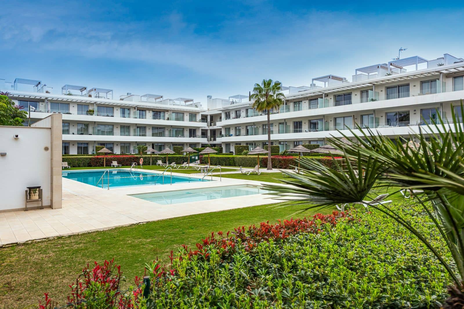 2 slaapkamer Appartement te koop in Estepona met zwembad - € 429.000 (Ref: 9809351)