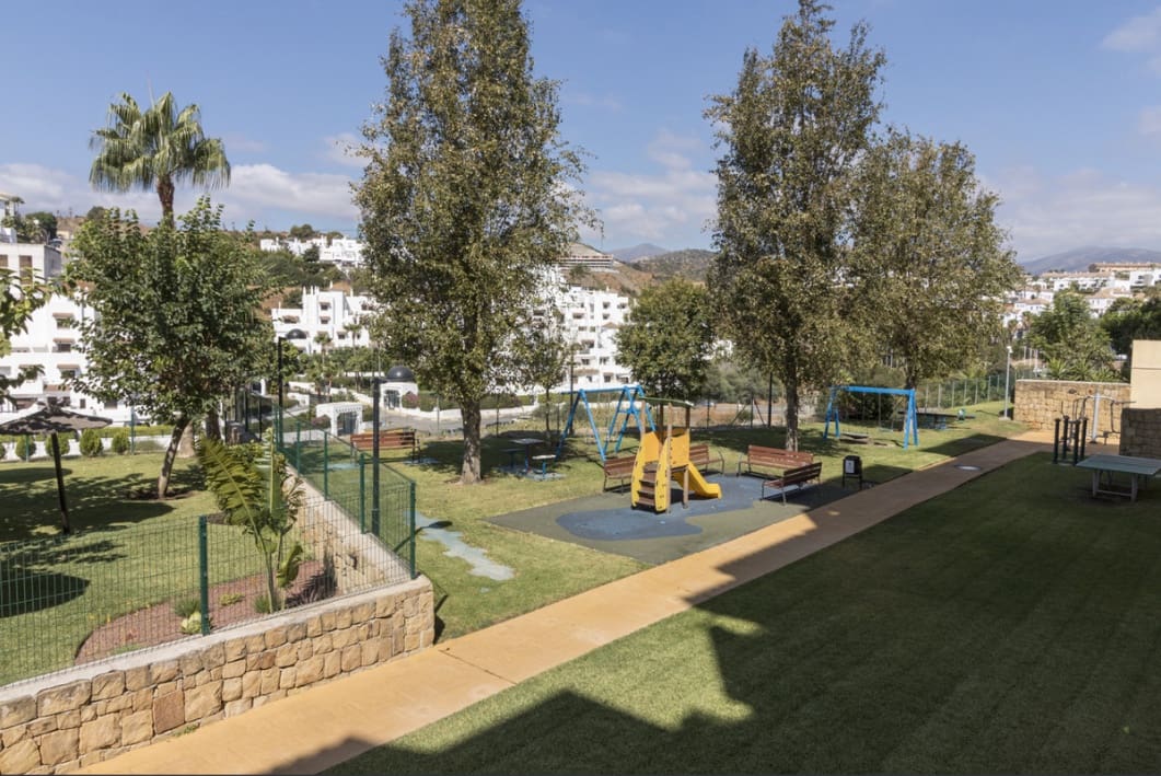 2 quarto Apartamento para venda em New Golden Mile com piscina - 425 000 € (Ref: 9809364)