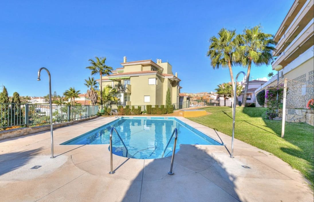 2 bedroom Apartment for sale in Riviera del Sol with pool garage - € 335,000 (Ref: 9809469)