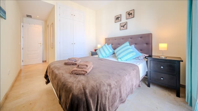 2 slaapkamer Penthouse te koop in La Duquesa / Puerto de la Duquesa, Manilva met zwembad - € 349.000 (Ref: 9809679)