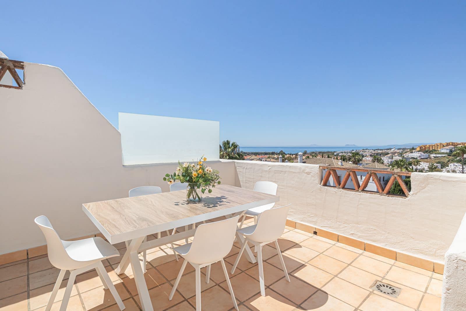2 soveværelse Penthouse til salg i Estepona med swimmingpool garage - € 450.000 (Ref: 9809680)