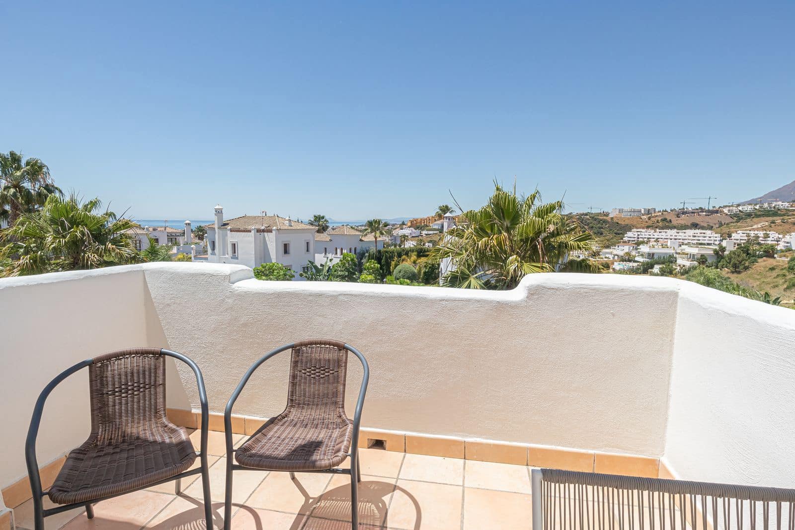 2 soveværelse Penthouse til salg i Estepona med swimmingpool garage - € 450.000 (Ref: 9809680)