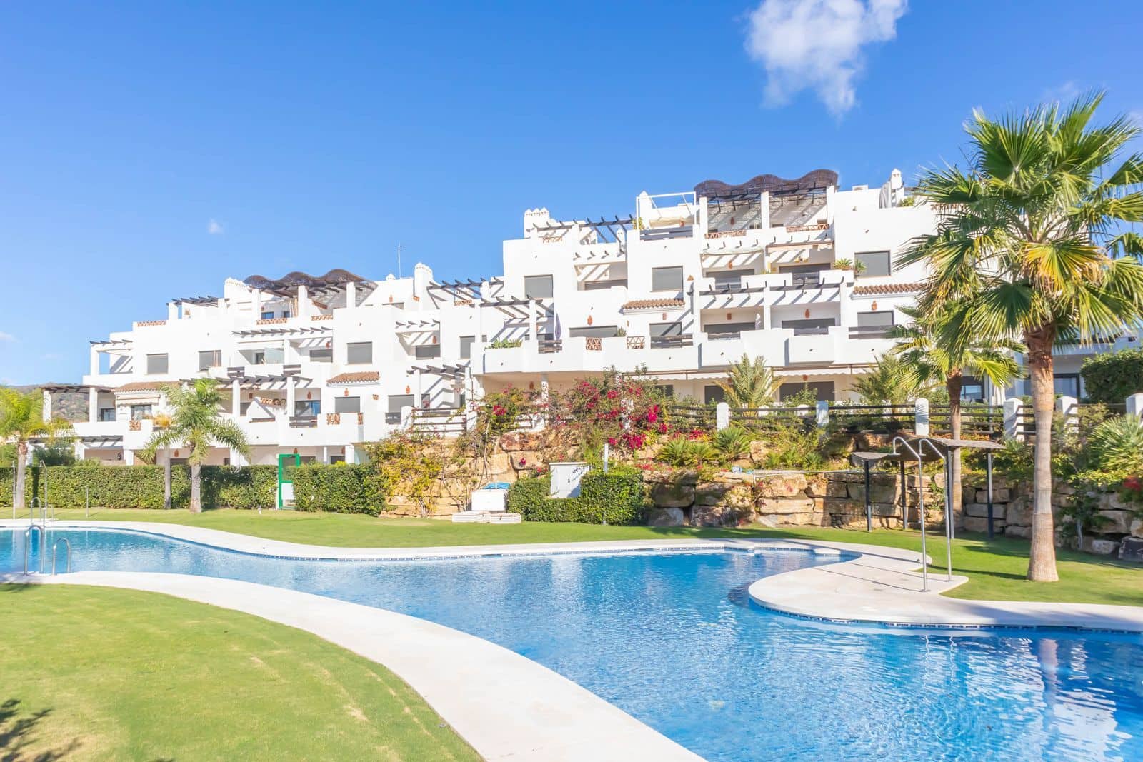 2 soveværelse Penthouse til salg i Estepona med swimmingpool garage - € 450.000 (Ref: 9809680)