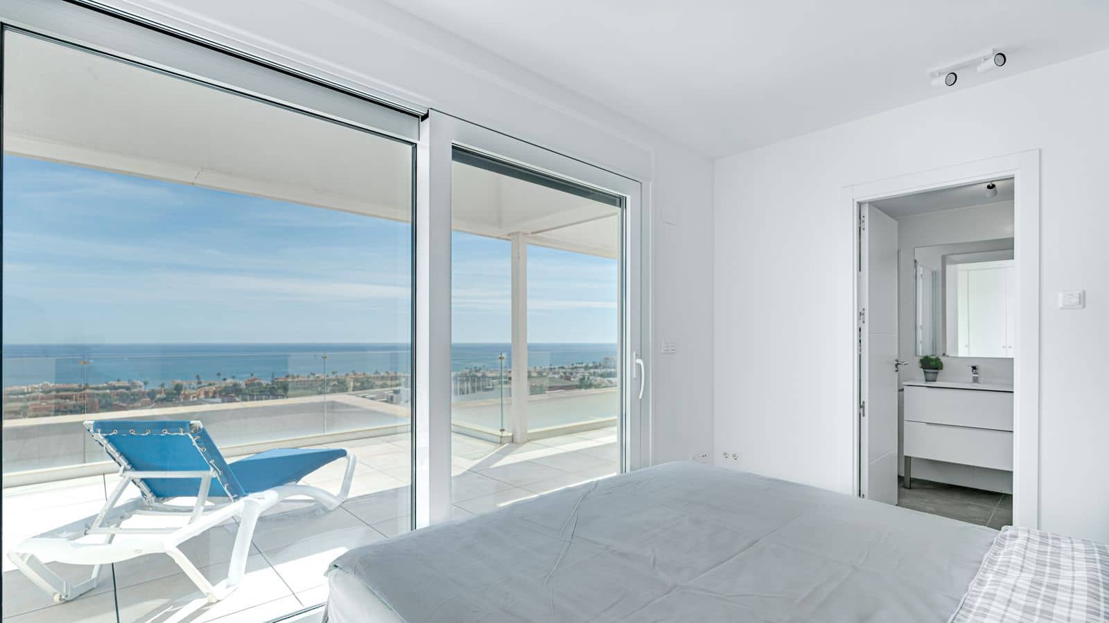 2 soverom Penthouse til salgs i Casares med svømmebasseng garasje - € 475 000 (Ref: 9809681)
