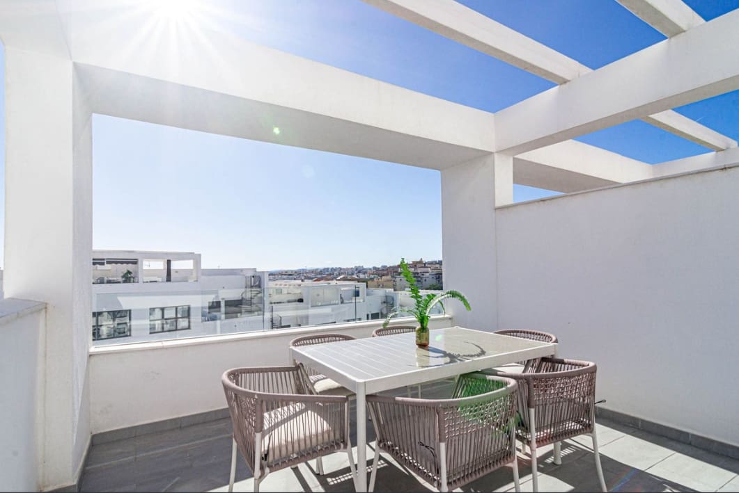 2 Zimmer Penthouse zu verkaufen in Estepona mit Pool - 485.000 € (Ref: 9809736)