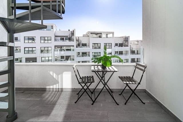 2 Zimmer Penthouse zu verkaufen in Estepona mit Pool - 485.000 € (Ref: 9809736)