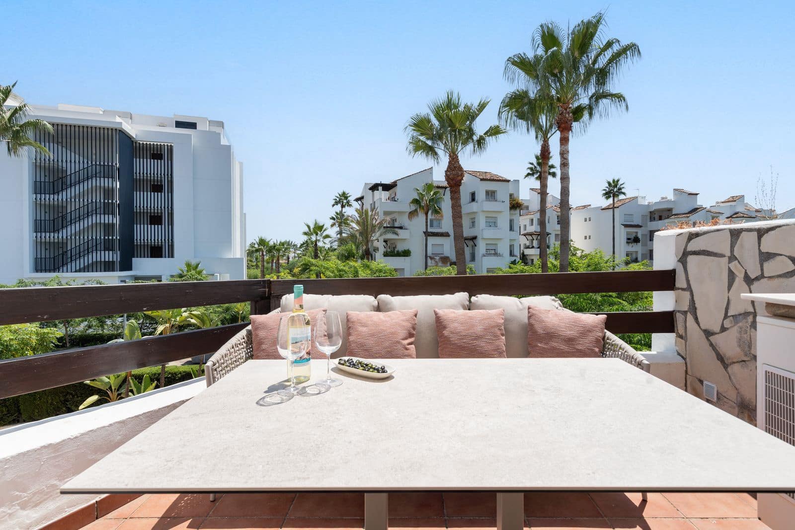 2 makuuhuone Huoneisto myytävänä paikassa Estepona mukana uima-altaan - 399 000 € (Ref: 9809737)