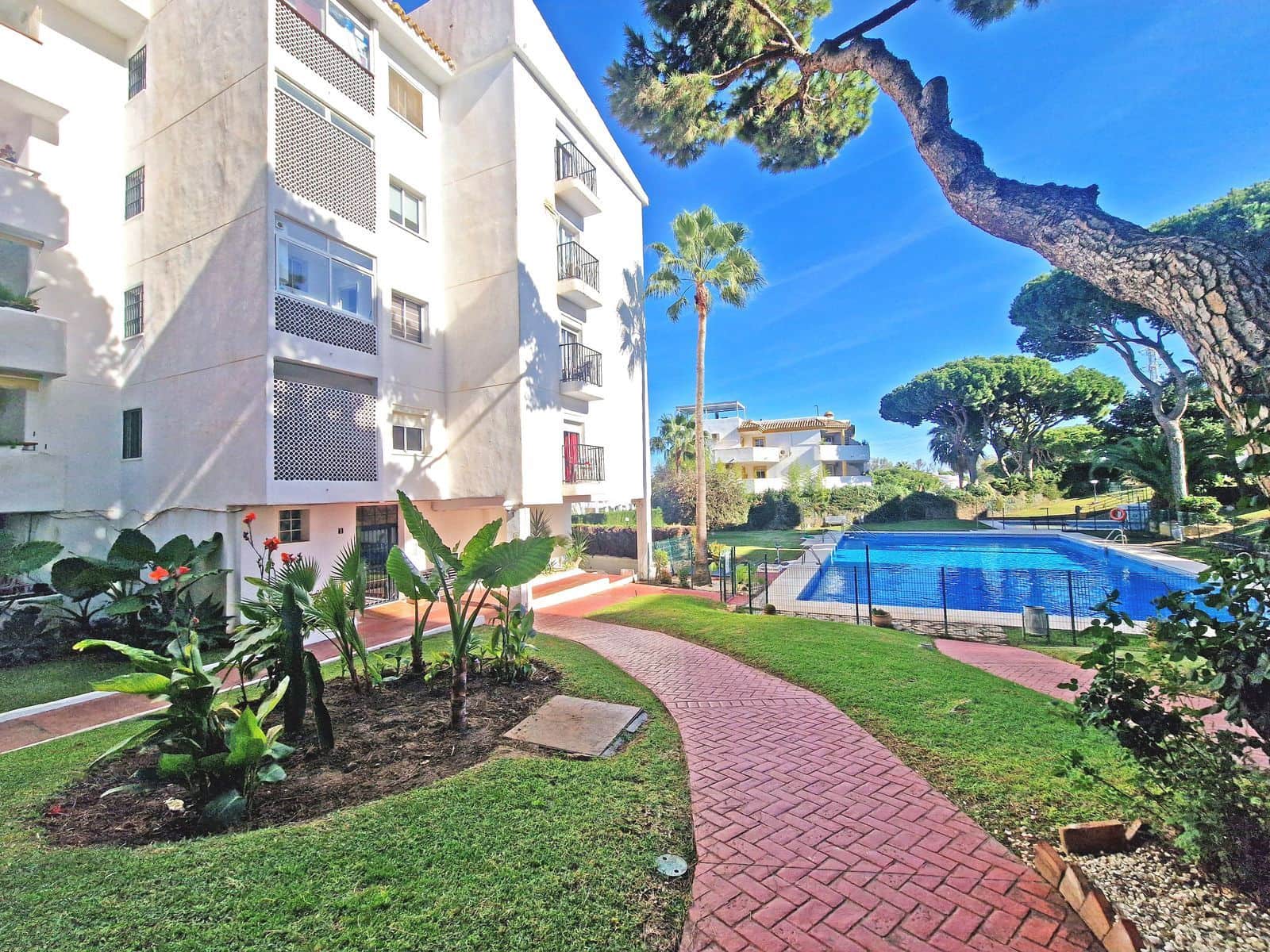3 slaapkamer Appartement te koop in Calahonda met zwembad - € 359.000 (Ref: 9809743)