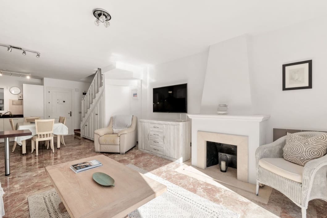 2 Zimmer Haus zu verkaufen in Estepona mit Pool - 450.000 € (Ref: 9809748)