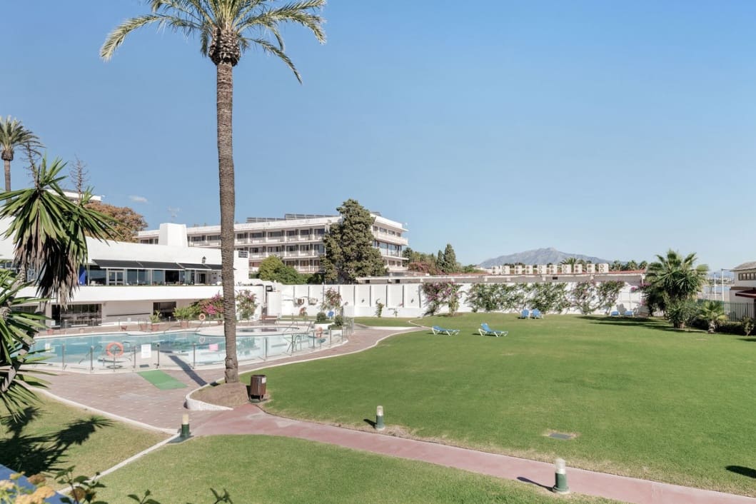 2 Zimmer Haus zu verkaufen in Estepona mit Pool - 450.000 € (Ref: 9809748)