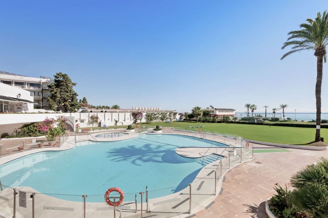 2 Zimmer Haus zu verkaufen in Estepona mit Pool - 450.000 € (Ref: 9809748)