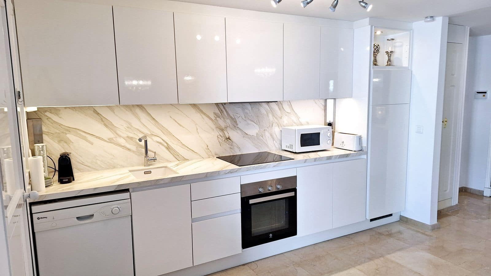 Apartamento de 2 habitaciones en La Duquesa / Puerto de la Duquesa en venta con piscina garaje - 470.000 € (Ref: 9809750)