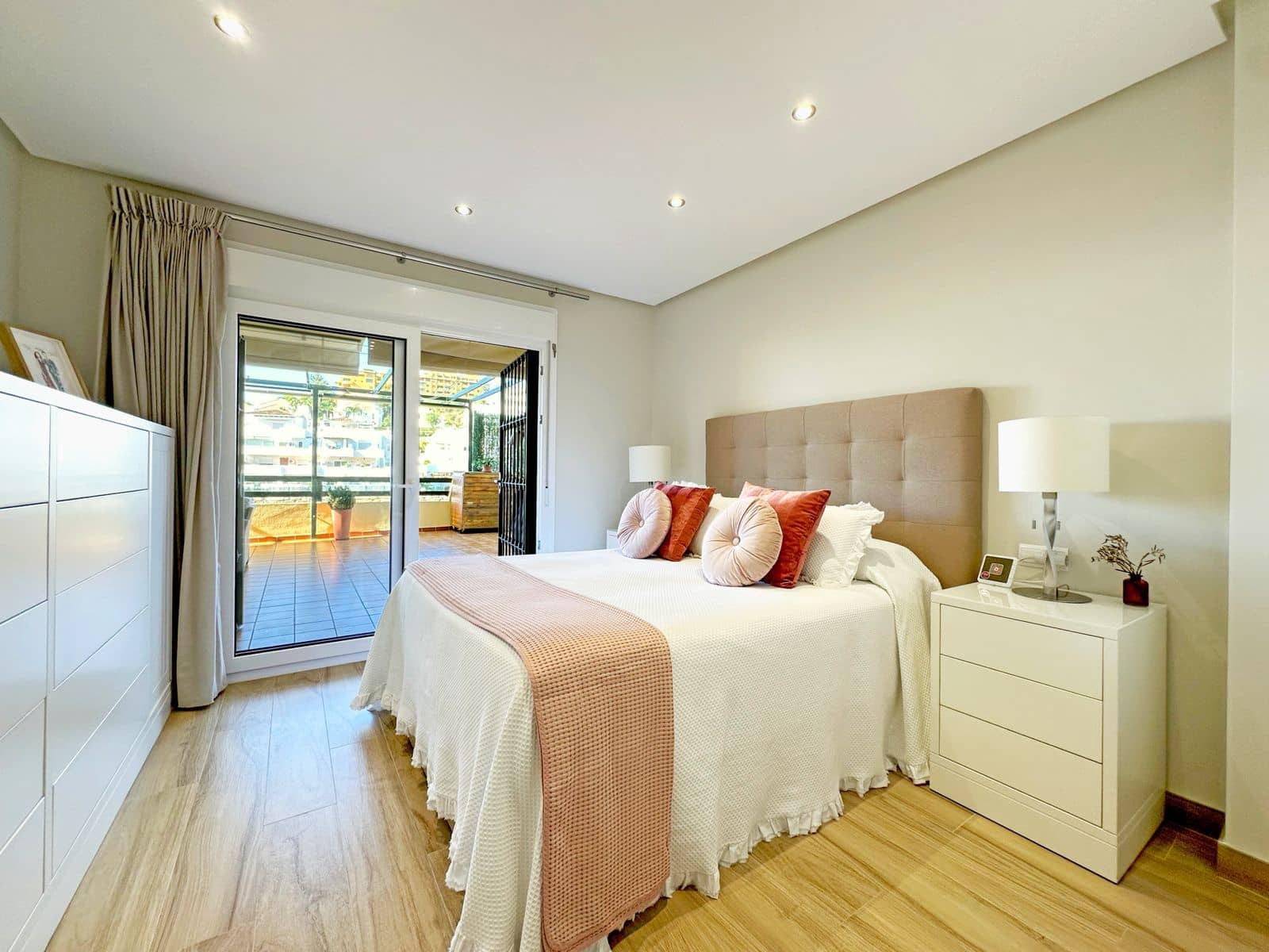 2 slaapkamer Appartement te koop in Estepona met zwembad - € 449.000 (Ref: 9809755)