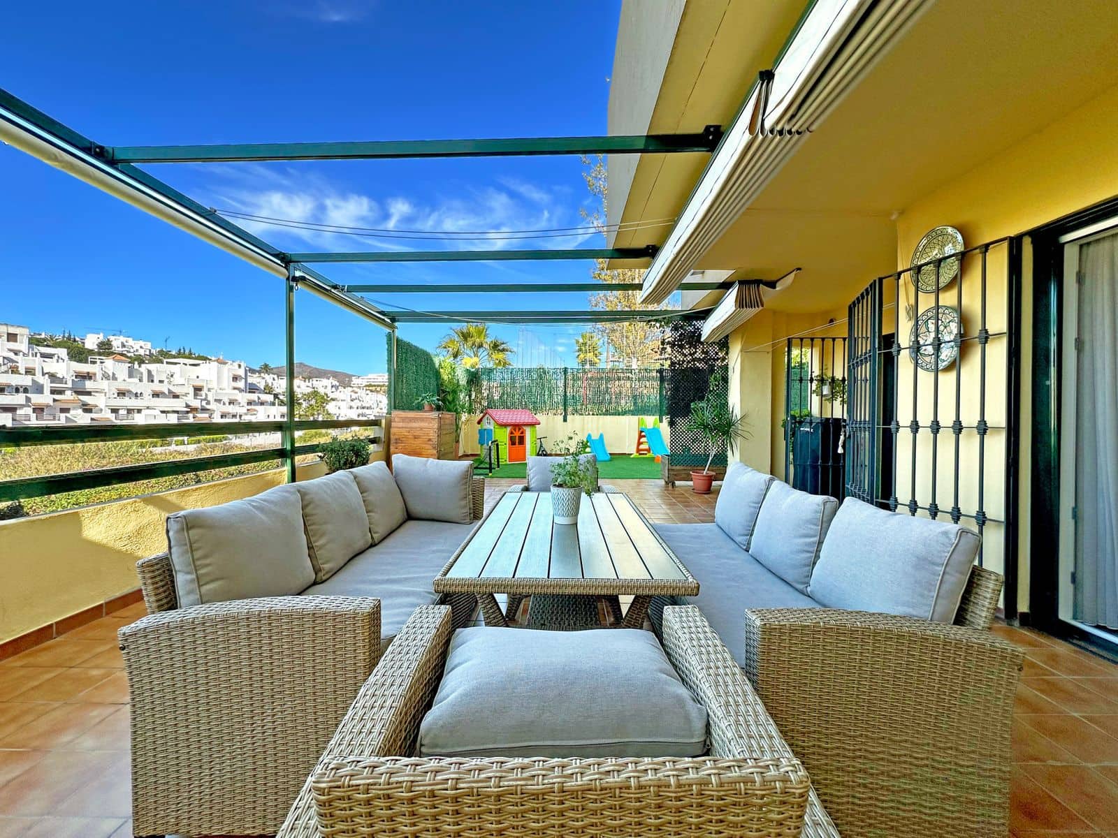 2 slaapkamer Appartement te koop in Estepona met zwembad - € 449.000 (Ref: 9809755)