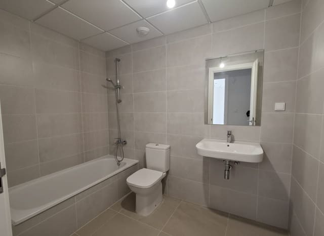 2 slaapkamer Appartement te koop in Estepona met zwembad - € 445.000 (Ref: 9809756)