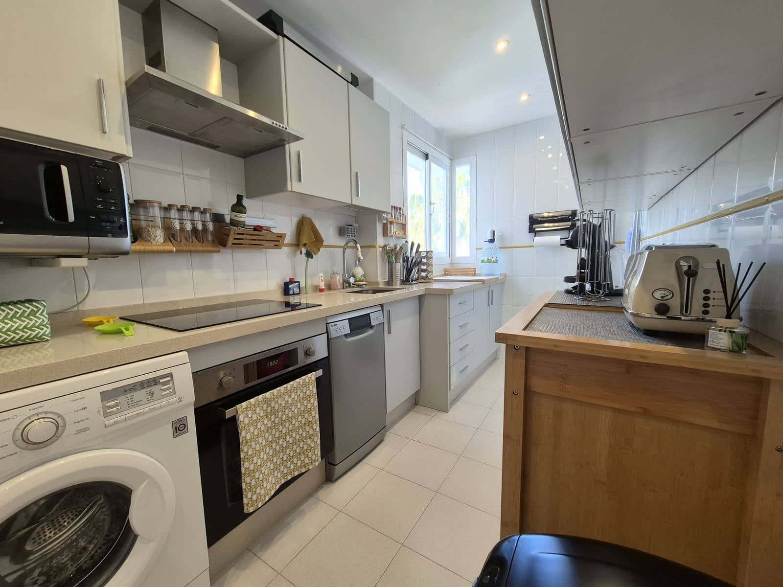 2 makuuhuone Kattohuoneisto myytävänä paikassa La Duquesa / Puerto de la Duquesa mukana uima-altaan - 320 000 € (Ref: 9809926)