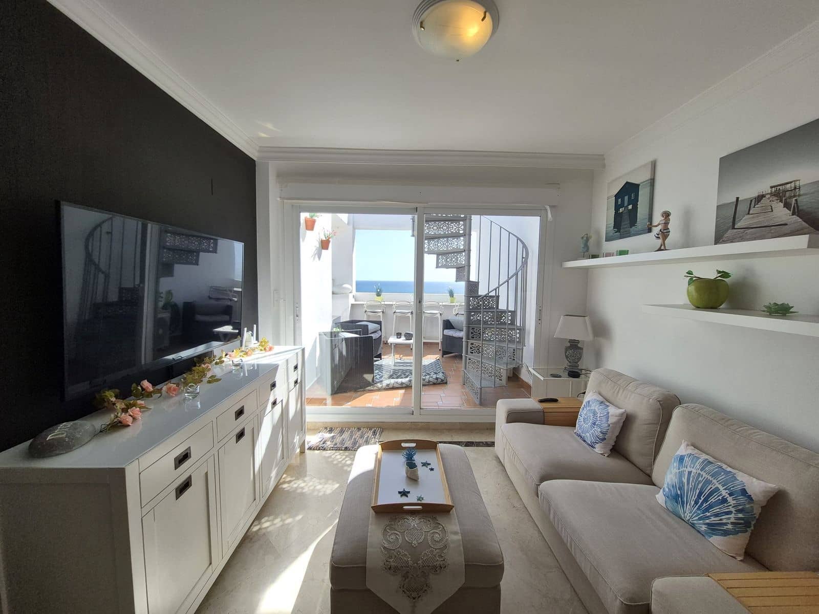 2 makuuhuone Kattohuoneisto myytävänä paikassa La Duquesa / Puerto de la Duquesa mukana uima-altaan - 320 000 € (Ref: 9809926)