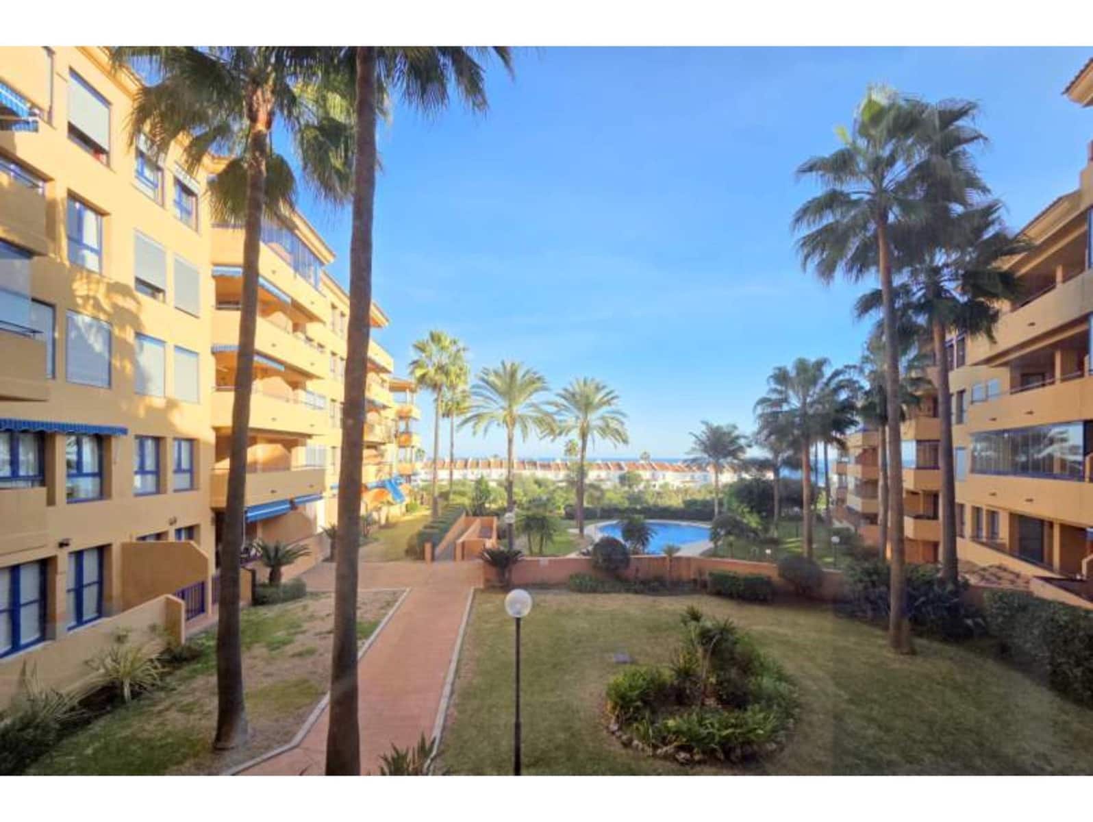 2 slaapkamer Appartement te koop in La Duquesa / Puerto de la Duquesa met zwembad - € 269.000 (Ref: 9812482)