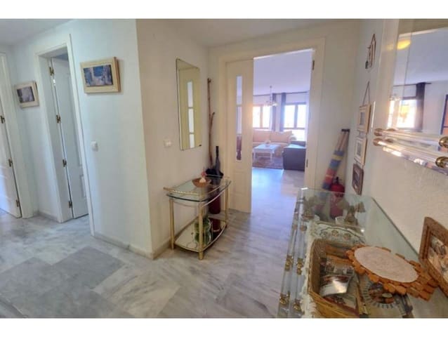 2 slaapkamer Appartement te koop in La Duquesa / Puerto de la Duquesa, Manilva met zwembad - € 269.000 (Ref: 9812482)