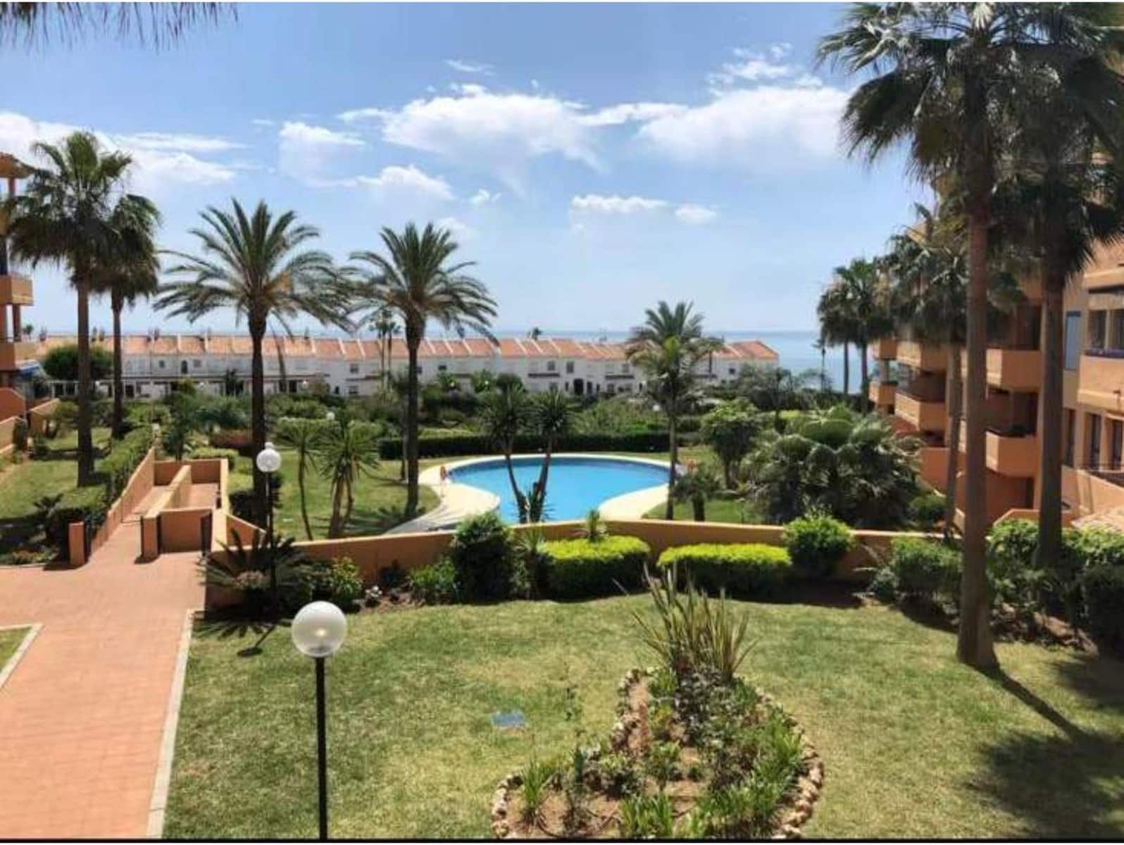 2 slaapkamer Appartement te koop in La Duquesa / Puerto de la Duquesa met zwembad - € 269.000 (Ref: 9812482)