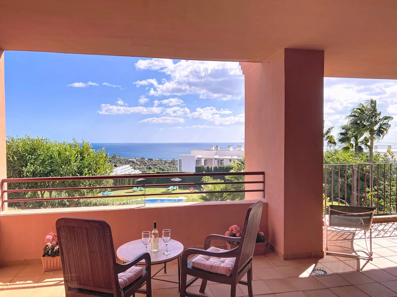 Apartamento de 2 habitaciones en Manilva en venta con piscina garaje - 439.000 € (Ref: 9812521)