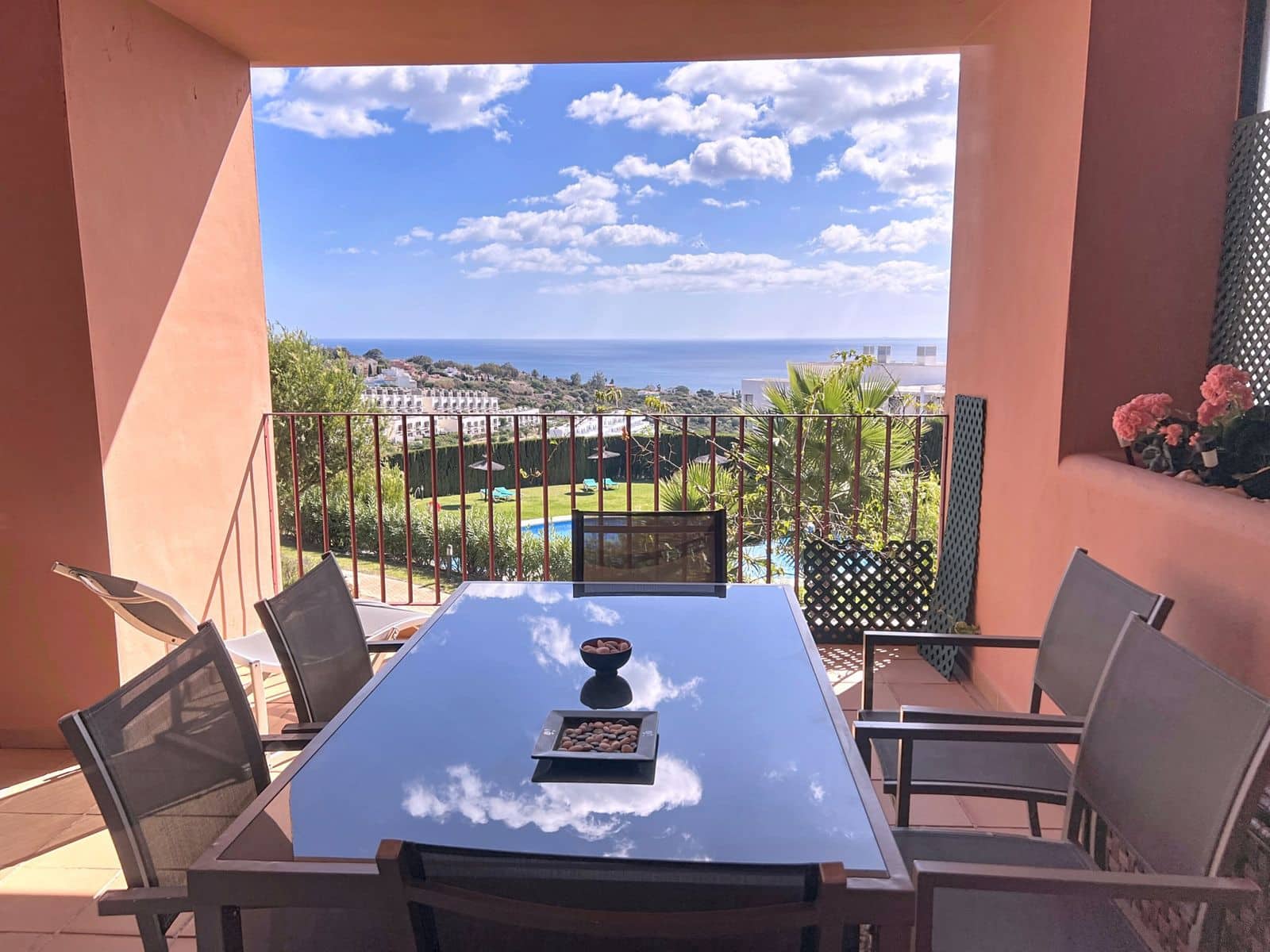 Apartamento de 2 habitaciones en Manilva en venta con piscina garaje - 439.000 € (Ref: 9812521)